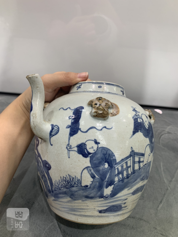 清康熙青花婴戏纹四兽耳系壶 - 图4